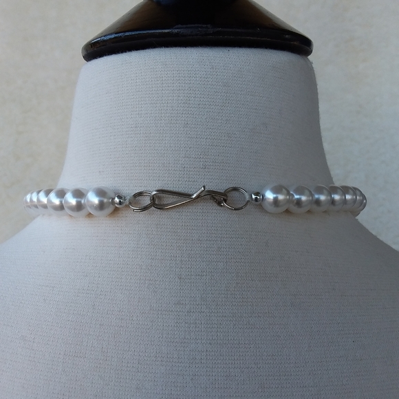 Vintage White & Silver Faux Pearl Necklace - Picture 4 of 6